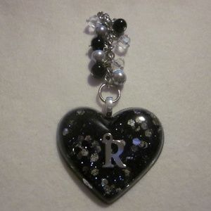 NWOT. Black & Silver Heart Initial "R" Key Chain